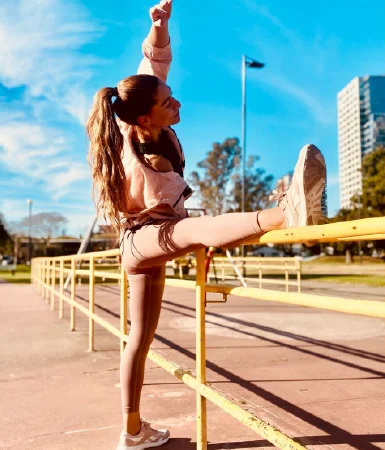 Vanesa Forte Elongando